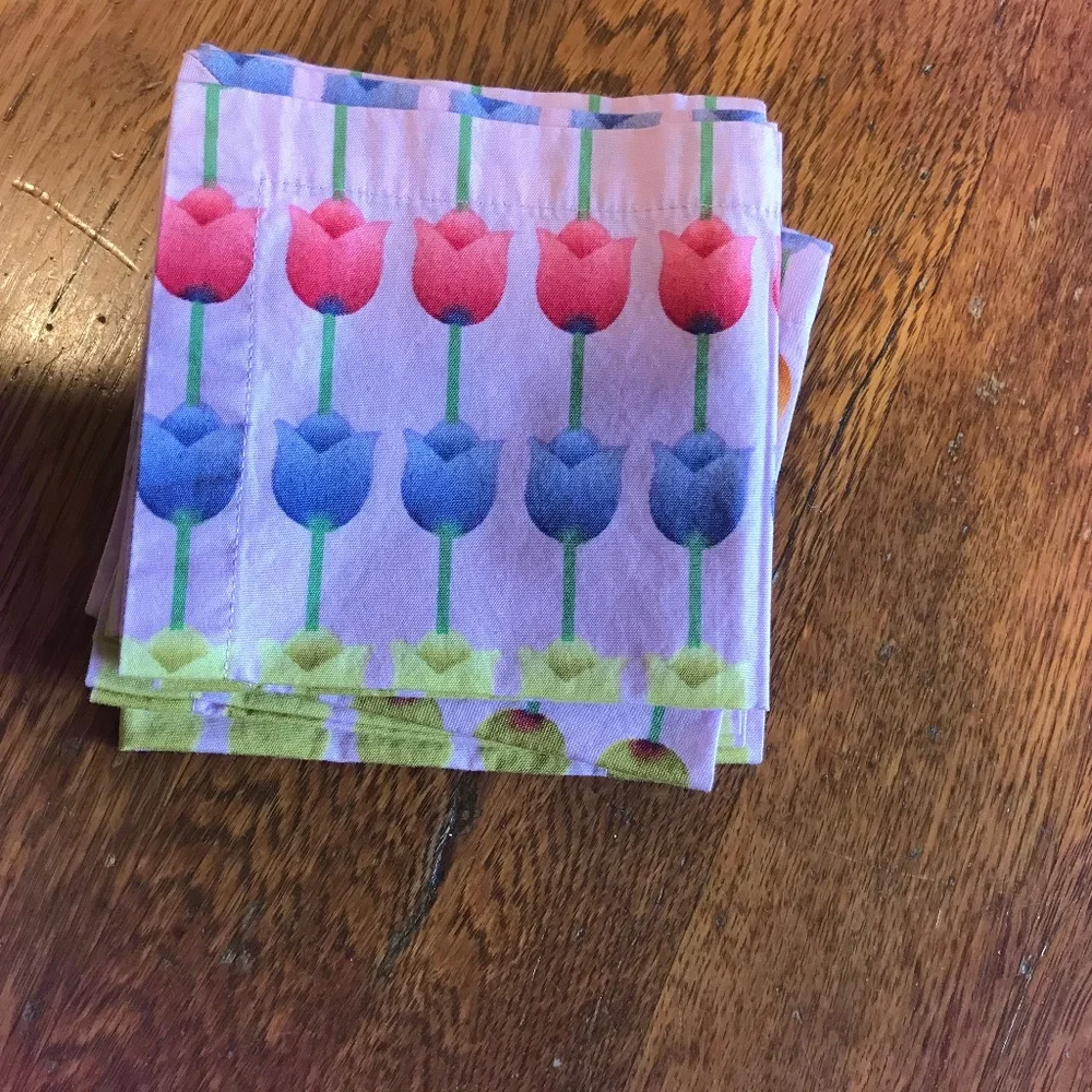 Set of 6 Crate & Barrel 🌷 🌷 lilac cocktail napkins